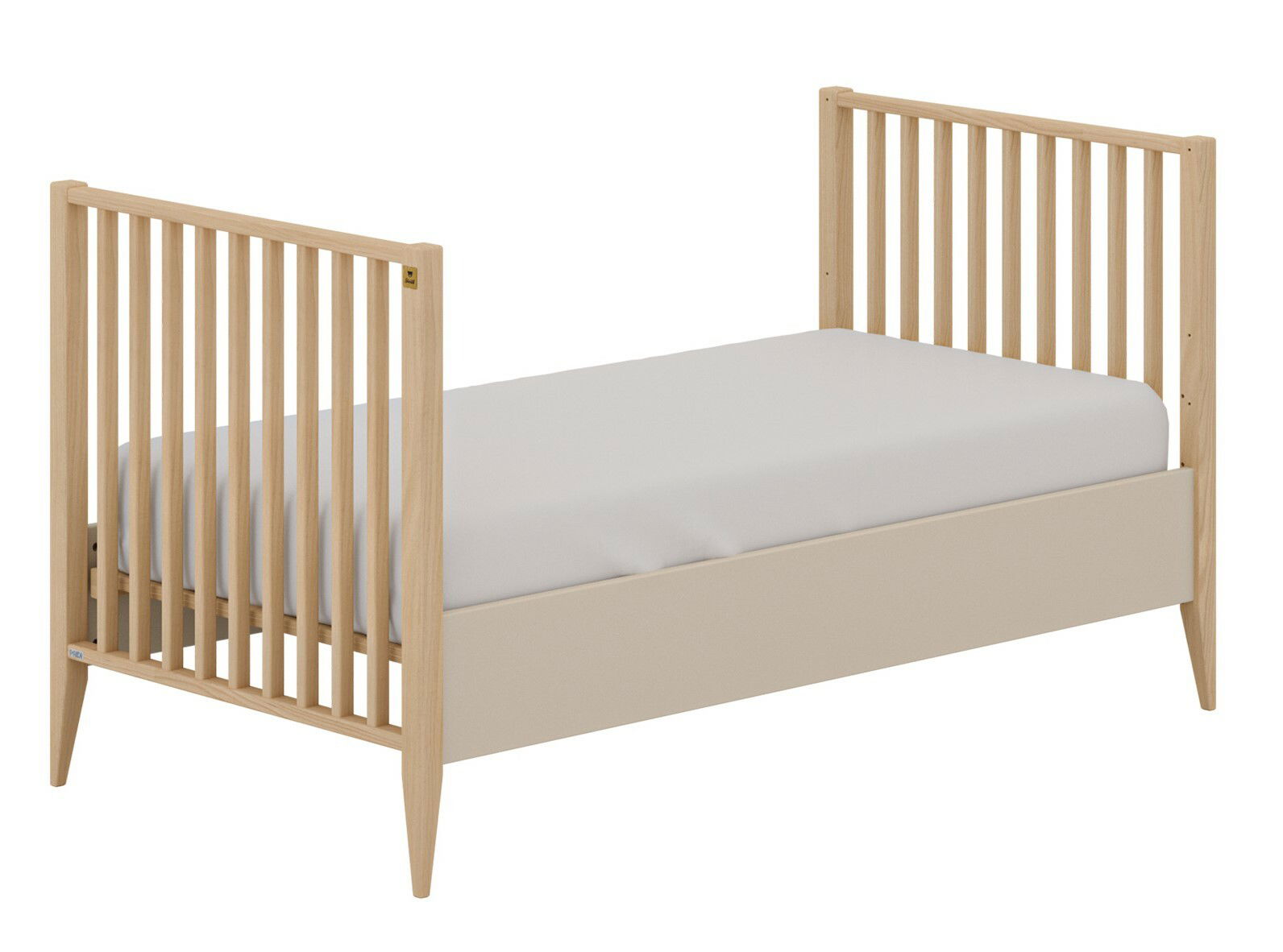 Holzbett mit Gitterseiten, seitliche Perspektive