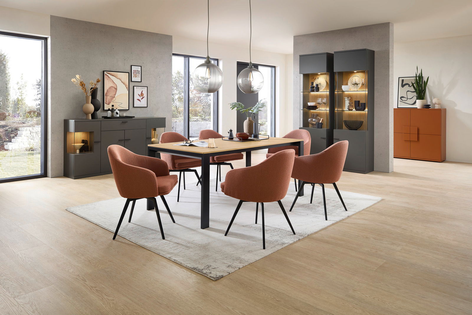 INVIVUS Hoog dressoir IMAGO Esszimmer mit modernem Esstisch und sechs Stühlen in einem hellen Raum, Perspektive von vorne
