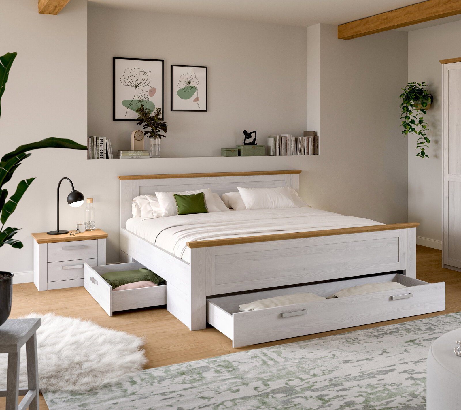 Modernes weißes Holzbett mit Eiche-Akzenten und zwei ausgezogenen Bettkästen im hellen Schlafzimmer, Perspektive: frontale leicht seitliche Ansicht.