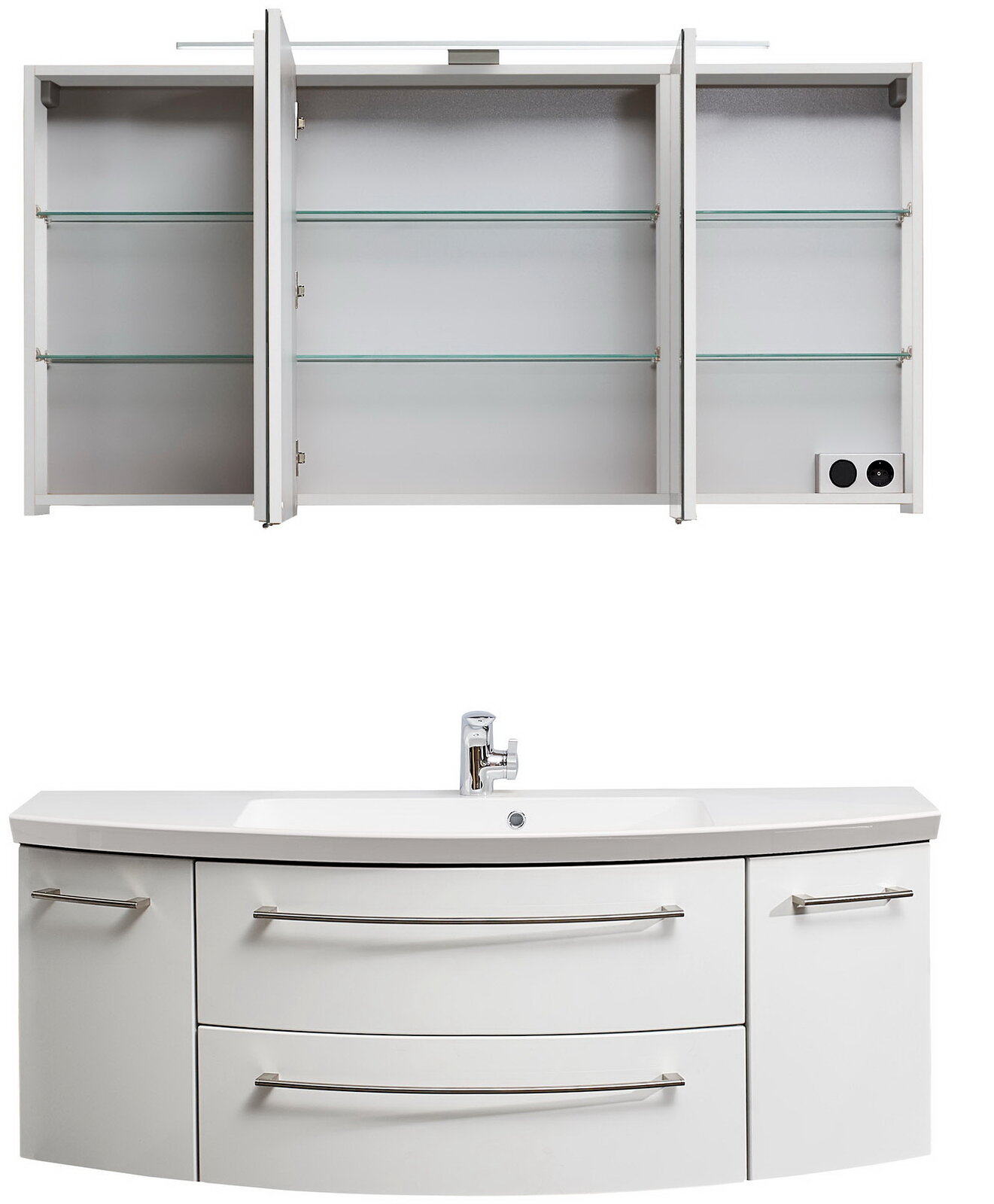 Badkombination bestehend aus einem dreiteiligen Spiegelschrank mit Glaseinlegeböden und einem Waschbeckenunterschrank mit Schubladen, frontal betrachtet.