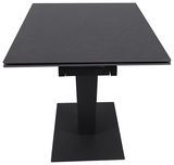 Moderner schwarzer Esstisch mit rechteckiger Tischplatte und zentralem Standfuß, Frontalansicht