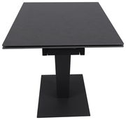 Moderner schwarzer Esstisch mit rechteckiger Tischplatte und zentralem Standfuß, Frontalansicht