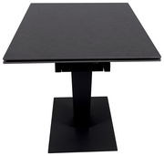 Moderner schwarzer Esstisch mit rechteckiger Tischplatte und zentralem Standfuß, Frontalansicht