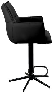 Schwarzer Barstuhl aus seitlicher Perspektive mit gepolsterter Rückenlehne und Armlehnen, auf einem stabilen Metallfuß mit Fußstütze.