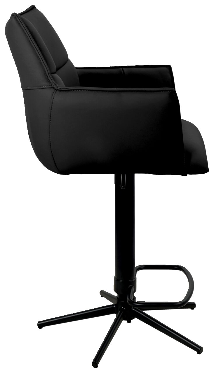 Schwarzer Barstuhl aus seitlicher Perspektive mit gepolsterter Rückenlehne und Armlehnen, auf einem stabilen Metallfuß mit Fußstütze.