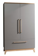 Moderner grauer Drehtürenschrank mit Holzgriffen und -füßen, Frontalansicht