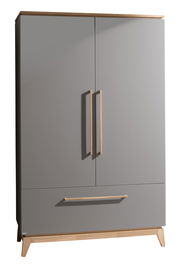 Moderner grauer Drehtürenschrank mit Holzgriffen und -füßen, Frontalansicht