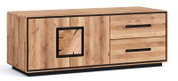 Houten dressoir in eikenlook met zwarte sokkel, twee lades rechts en twee deuren links, decoratief vierkant inzetstuk; vrijstaand, schuin vooraanzicht vanaf links