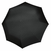 Schwarzer Regenschirm mit dezentem Muster, von oben betrachtet.