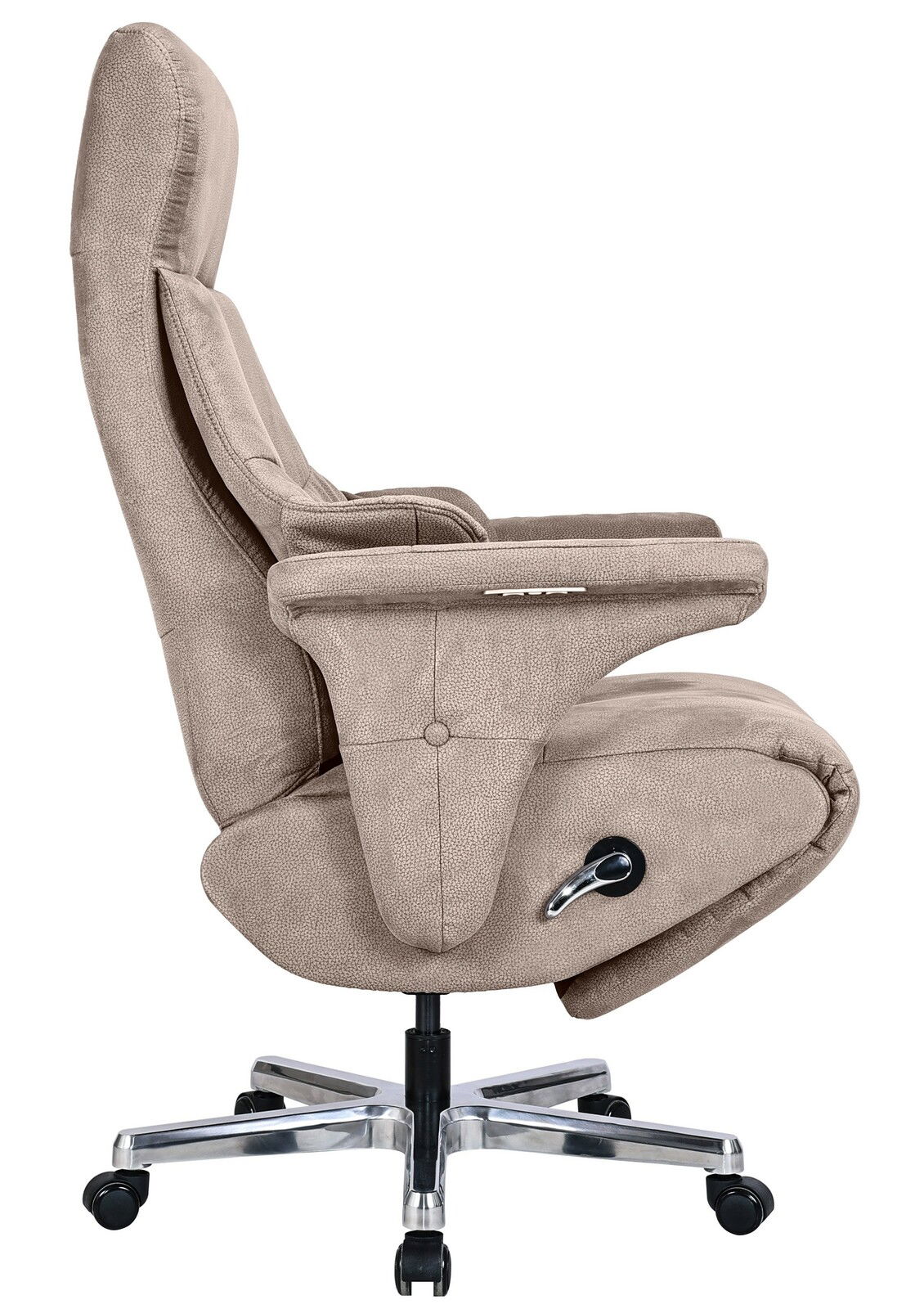 Seitenansicht eines beigen Chefsessels mit verstellbarer Rückenlehne und Armlehnen, auf einem stabilen Metallfuß mit Rollen.