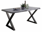 Moderner Esstisch mit X-förmigen Beinen aus dunklem Holz und einer glatten, grauen Tischplatte, seitliche Perspektive