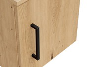 Nahaufnahme eines Holz-Aufsatzschranks mit schwarzem Griff, seitliche Perspektive