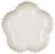 Bovenaanzicht van een bloemvormige schaal in de kleur Meringue, met een diameter van 21 cm.