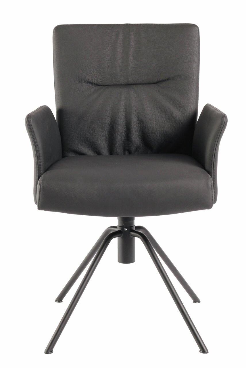 Moderne zwarte fauteuil met armleuningen en metalen poten, gezien van voren.