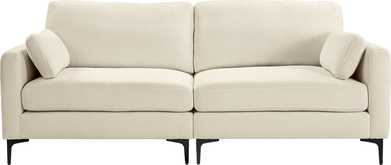 Beiges 2-Sitzer-Sofa mit zwei Sitz- und zwei Rückenkissen, inkl. zwei Armlehnenkissen und schwarzen Metallfüßen, freigestellt auf weißem Hintergrund, Frontansicht.