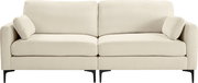 Beiges 2-Sitzer-Sofa mit zwei Sitz- und zwei Rückenkissen, inkl. zwei Armlehnenkissen und schwarzen Metallfüßen, freigestellt auf weißem Hintergrund, Frontansicht.