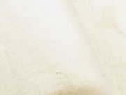 Nahaufnahme eines weißen Fellteppichs aus der Vogelperspektive