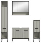 Moderne Badkombination mit vertikalen Streifen, bestehend aus einem hohen Schrank, einem Spiegelschrank und einem Unterschrank, frontal abgebildet.