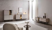 Moderne Wohnzimmermöbel in einem hellen Raum mit einem Sideboard, Highboard und TV-Lowboard in minimalistischer Perspektive.