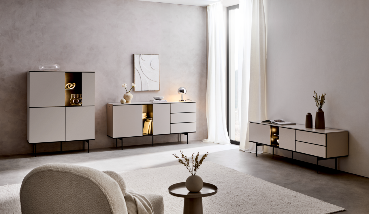 Voleo Sideboard KASANO Moderne Wohnzimmermöbel in einem hellen Raum mit einem Sideboard, Highboard und TV-Lowboard in minimalistischer Perspektive.