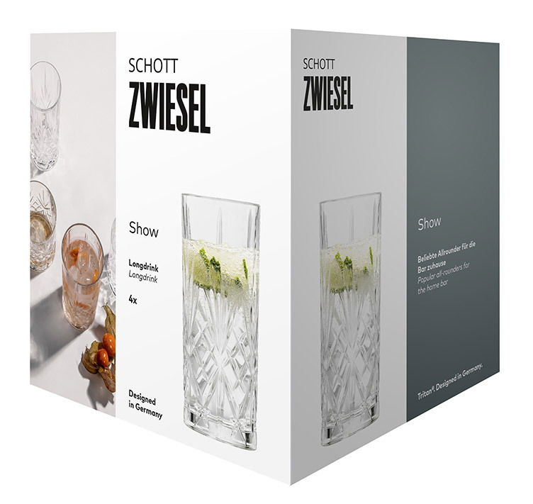 Verpackung des Longdrinkglas Show 4er Sets von Schott Zwiesel, mit einem Glas in Nahaufnahme und dekorativen Elementen, perspektivisch von vorne rechts.