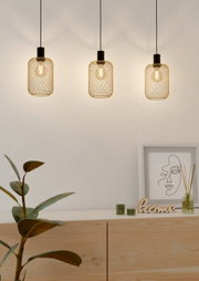 Drie moderne hanglampen met gouden draadkappen, gezien vanaf de zijkant, boven een minimalistische houten kast.