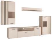 Modernes Wohnzimmer-Wandmöbel-Set in heller Holzoptik mit cremefarbenen Fronten, TV-Lowboard, Hängeregal, Hängeschrank und Hochschrank mit Lamellen-Design und schwarzen Griffen, freigestellt auf Weiß, Ansicht von vorne in leichter Schrägperspektive.