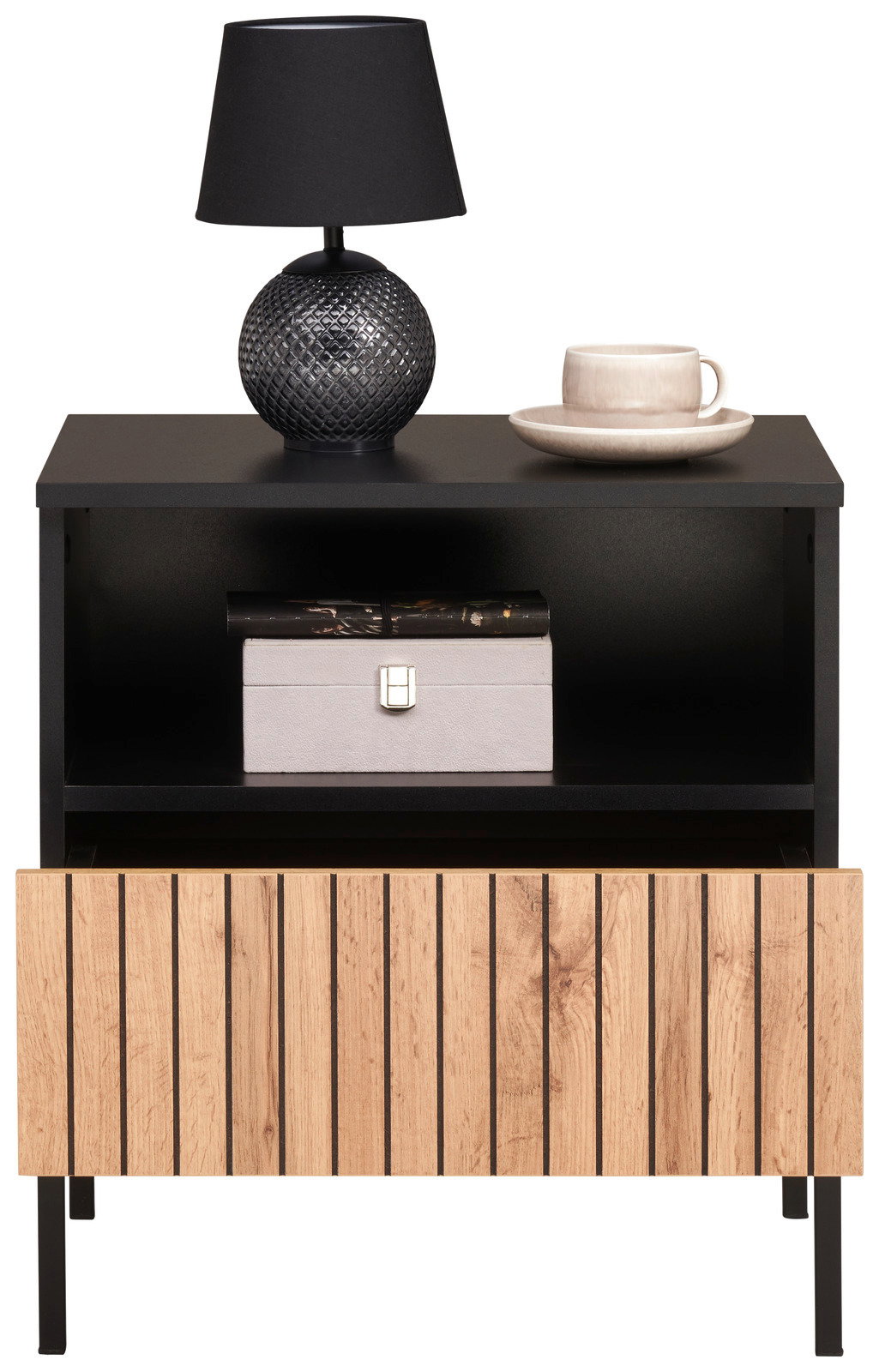 Moderne Nachtkommode mit schwarzer Oberfläche, Holzschublade und dekorativer Tischlampe, frontal betrachtet.