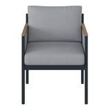 Moderner Lounge-Sessel mit grauem Polster und Holzarmlehnen, Frontalansicht