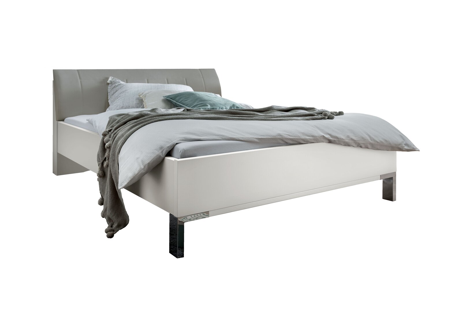 Novel Futonbett SHANGHAI 2 Modernes Futonbett in Weiß mit grauer Bettwäsche und Kissen, seitliche Perspektive