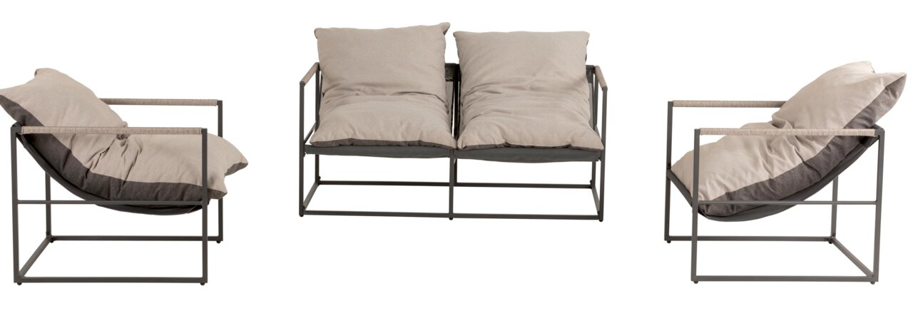 Moderner Lounge-Sessel mit Metallrahmen und bequemen, hellgrauen Kissen, aus verschiedenen Perspektiven gezeigt.