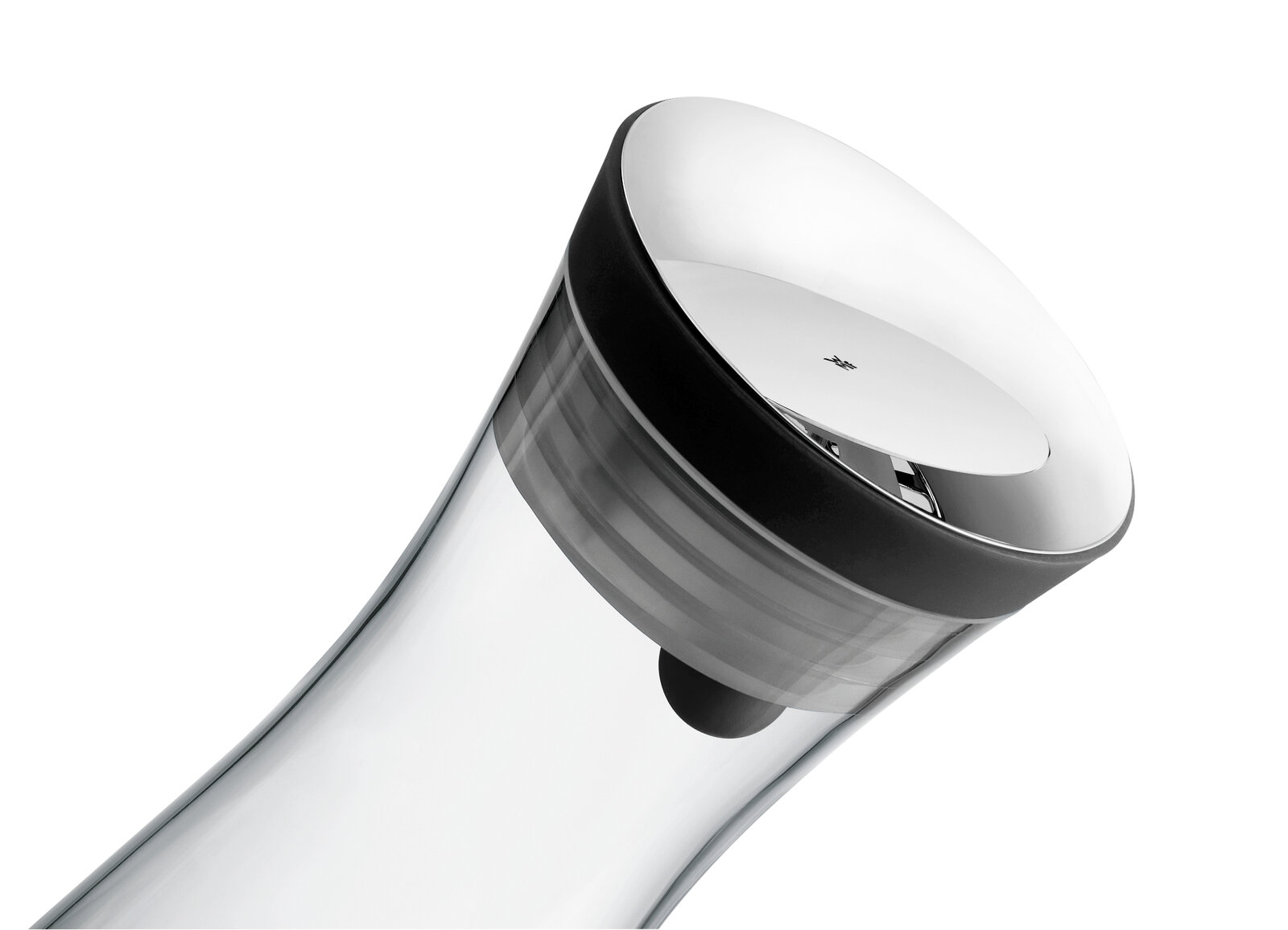 Nahaufnahme einer eleganten Wasserkaraffe BASIC 1L mit schwarzem Deckel, seitliche Perspektive