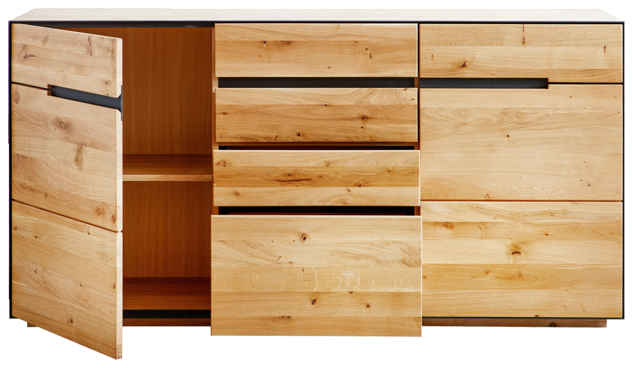 Frontale Ansicht eines Sideboards aus hellem Holz mit mehreren Schubladen und offenen Türen.