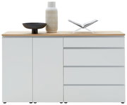 Modernes Sideboard 180 in Weiß mit Holzplatte, dekoriert mit einer Vase, einer Schale und einem offenen Buch, Frontalansicht.