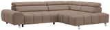 Braunes Ecksofa mit Ottomane rechts, perspektivisch von vorne links gesehen.