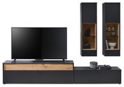 Moderne Wandkombination Venjakob LUMEA in dunklem Holz und Schwarz, bestehend aus einem TV-Board mit integriertem Regal und zwei hohen Vitrinen. Frontalansicht.