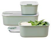 Dreiteiliges Set von Mepal Frischhaltedosen EASYCLIP in mintgrün, gefüllt mit Reis und grünen Bohnen, seitliche Perspektive.