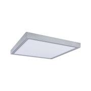 Quadratische LED-Deckenleuchte mit silbernem Rahmen und weißer Lichtfläche, schräg von unten in Perspektive auf weißem Hintergrund
