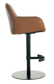 Seitenansicht eines braunen Barhockers mit schwarzem Metallfuß und Fußstütze