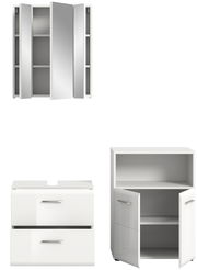 Badezimmermöbel-Set bestehend aus einem Spiegelschrank mit offenen Türen, einem Waschtischunterschrank mit zwei Schubladen und einem Hochschrank mit offenen Türen, aus der Frontalperspektive.