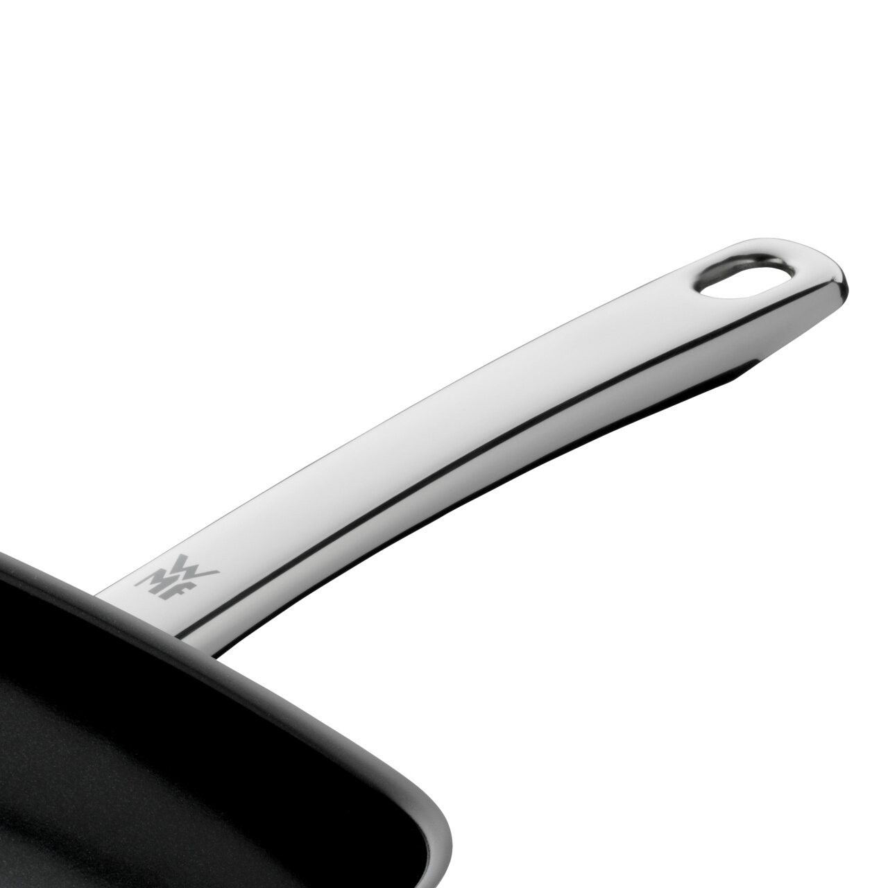 Close-up van het handvat van een grillpan met keramische coating, zijaanzicht