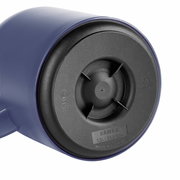 Bodenansicht einer blauen Isolierkanne SAMBA 1,5l mit schwarzem Boden, hergestellt in Deutschland.