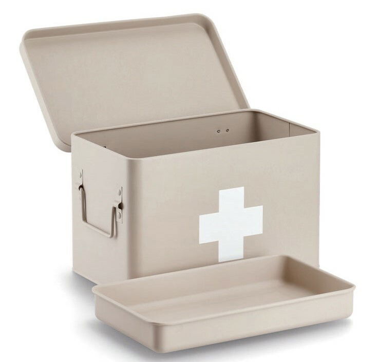 Beige Medizinbox mit weißem Kreuz, geöffnet mit herausnehmbarer Schale, seitliche Perspektive