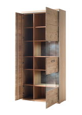 Holz-Kombivitrine mit offenen Türen, zeigt mehrere Regalfächer und eine Glastür, Perspektive von vorne links