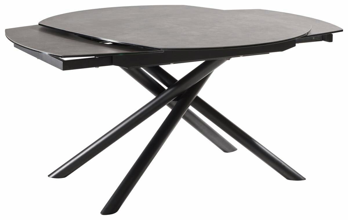 Moderner Esstisch mit runder, dunkler Tischplatte und schräg verlaufenden, schwarzen Beinen, seitliche Perspektive.