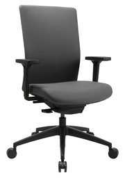 Moderner Bürostuhl in seitlicher Perspektive mit verstellbaren Armlehnen und Rollen, grauer Stoffbezug.