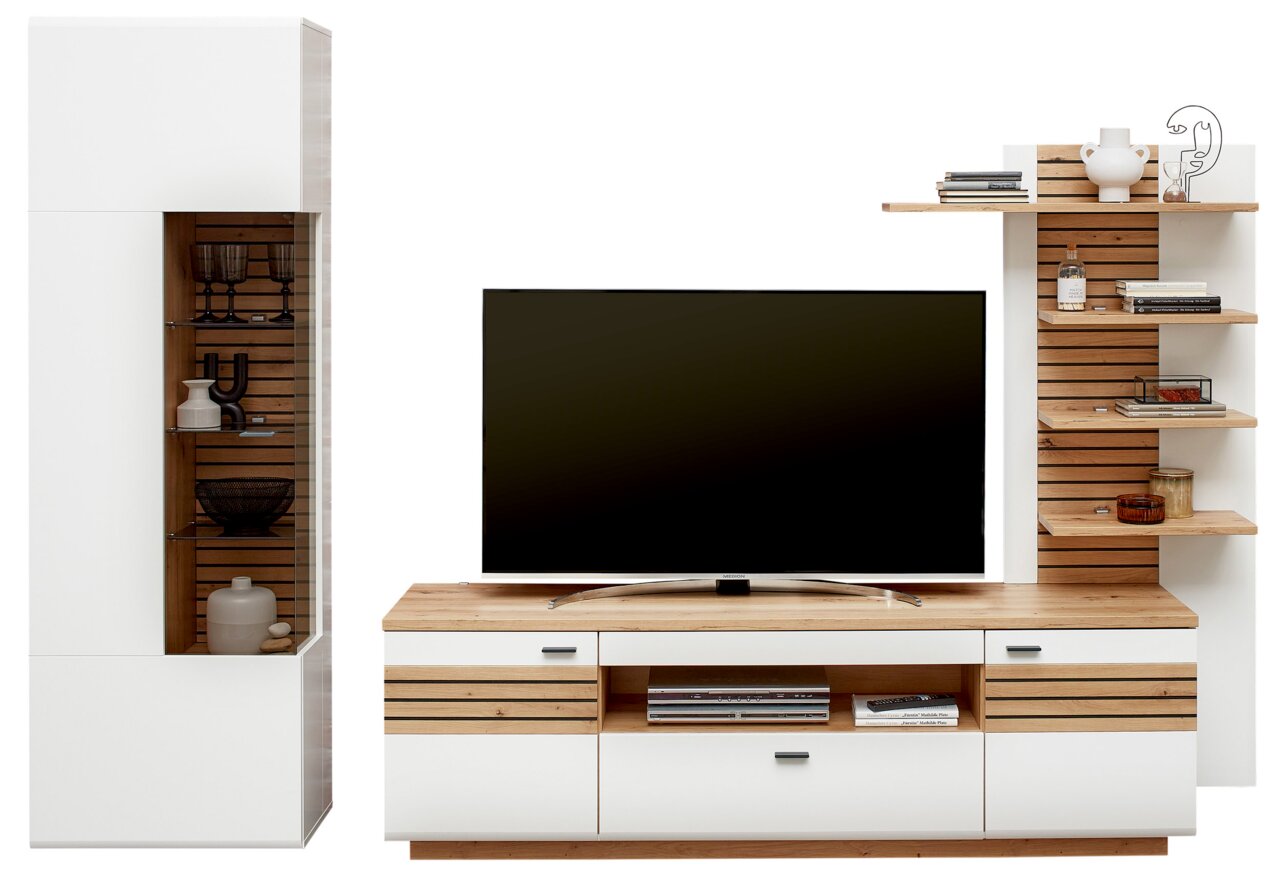 Moderne Wandkombination mit weißem und holzfarbenem Design, bestehend aus einem hohen Schrank, einem TV-Board und Regalen, frontal abgebildet.
