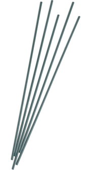 Fünf grüne Faserstäbchen in einer fächerförmigen Anordnung, Draufsicht