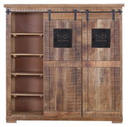 Rustikales Highboard aus Holz mit Schiebetüren und Metallakzenten, Frontalansicht