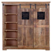 Rustikales Highboard aus Holz mit Schiebetüren und Metallakzenten, Frontalansicht